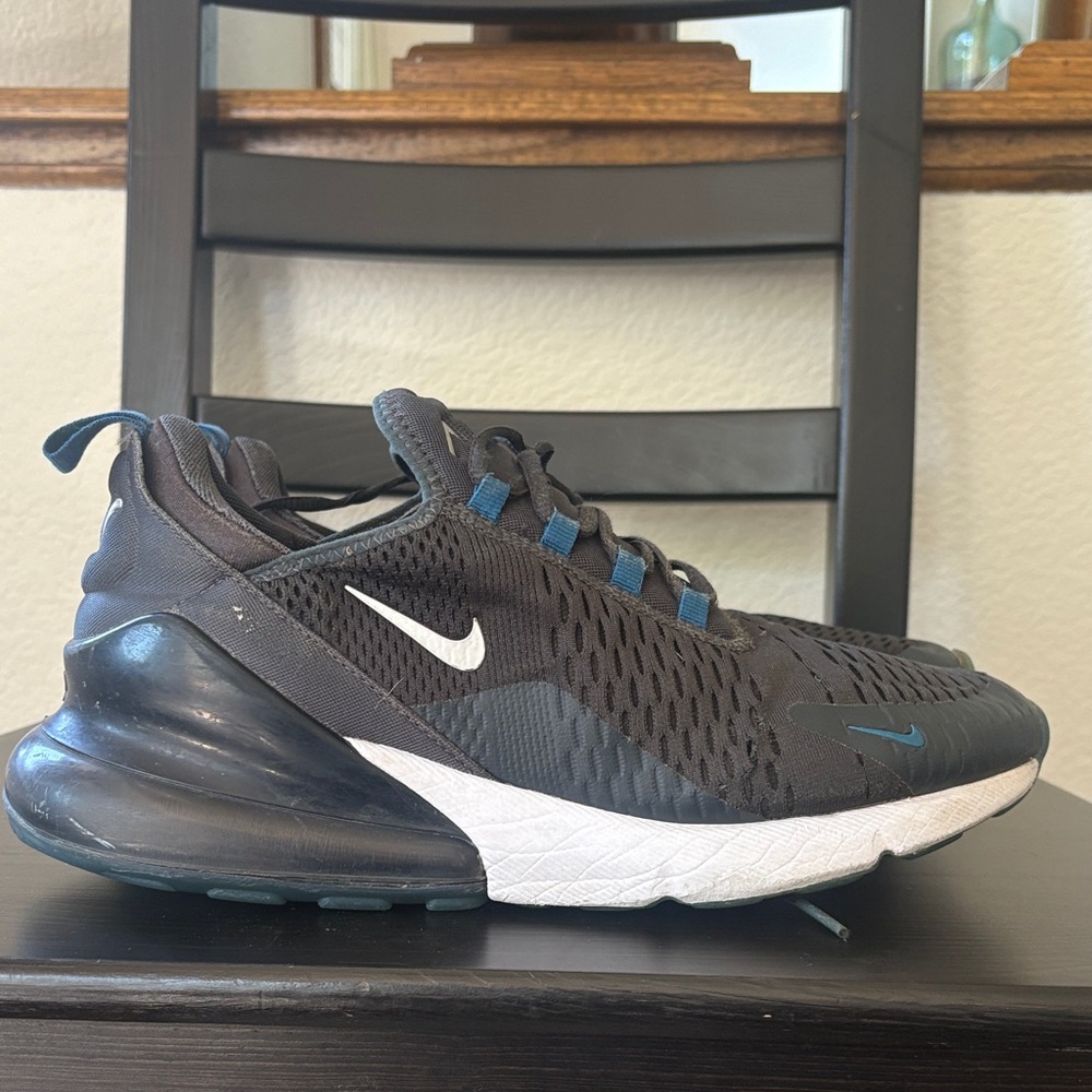 Nike Men's Black and Blue air 270 size 10